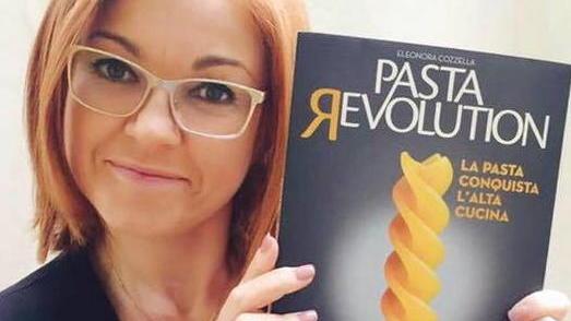 Eleonora Cozzella con il libro "Pasta revolution" edito da Giunti