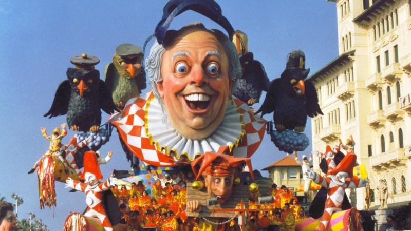 Il carro dedicato a Dario Fo di Silvano e Alessandro Avanzini che vinse l'edizione 1998 del Carnevale di Viareggio