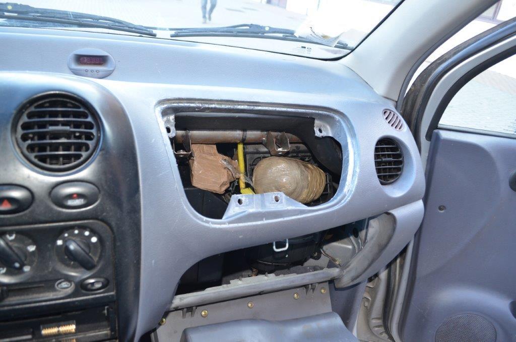Modena, nasconde hascisc nell'airbag: arrestato