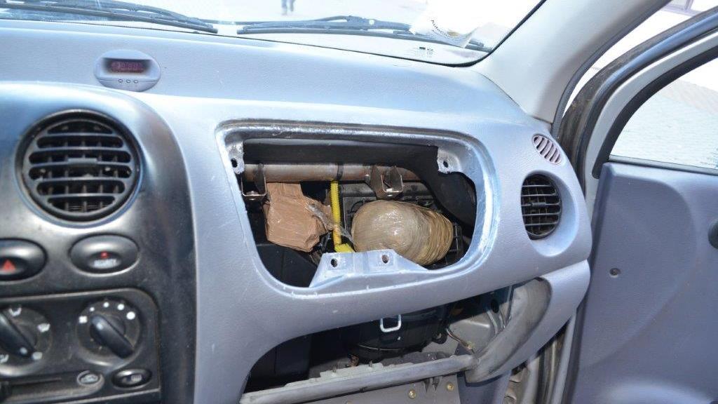 Modena, nasconde hascisc nell'airbag: arrestato