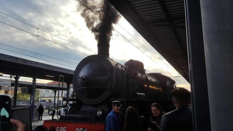 Un treno del 1919 per andare alla festa