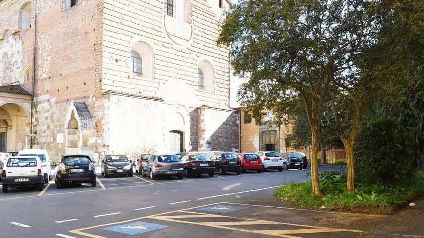 «Le nuove isole ecologiche deturpano il centro storico»