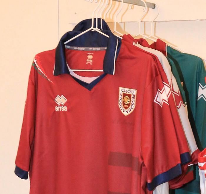 Il merchandising granata