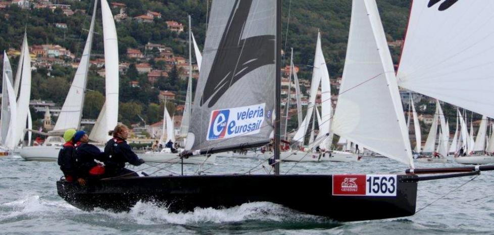 Xò, l’imbarcazione disegnata dal progettista sassarese Paolo Bua, vince da cinque edizioni consecutive la Barcolana nella categoria 9