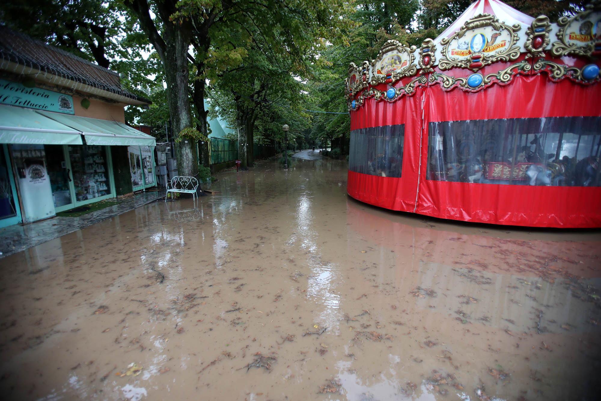 Allagamenti tra viale Verdi e la pineta termale (Foto Nucci)