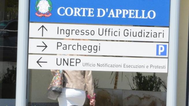 Sassari: falso ideologico, assolto il notaio Pinna Vistoso