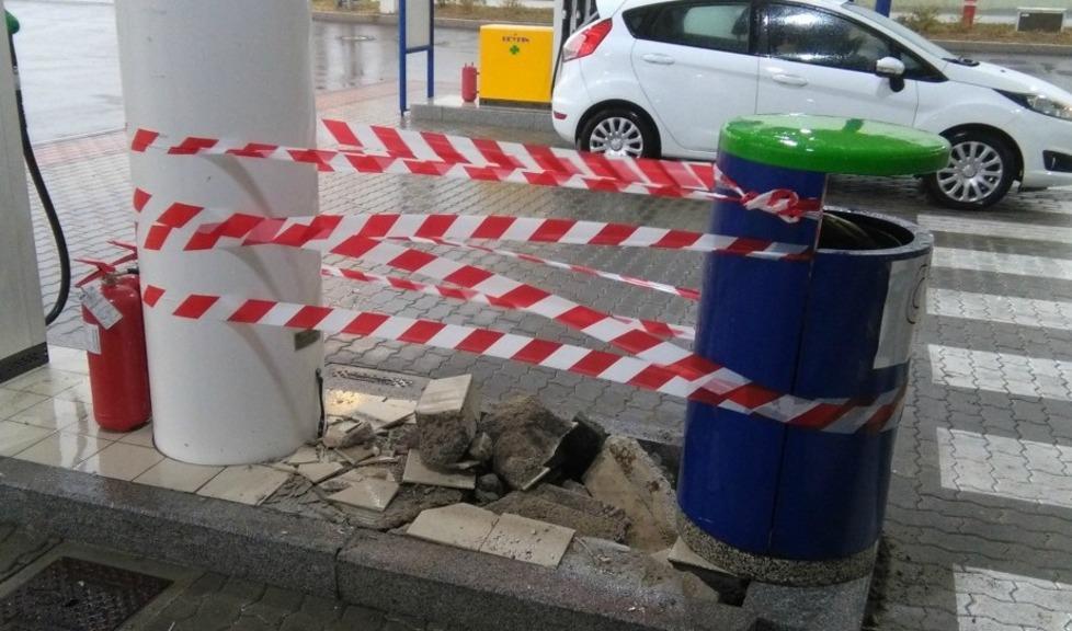 Sradicano e portano via la colonnina self-service 