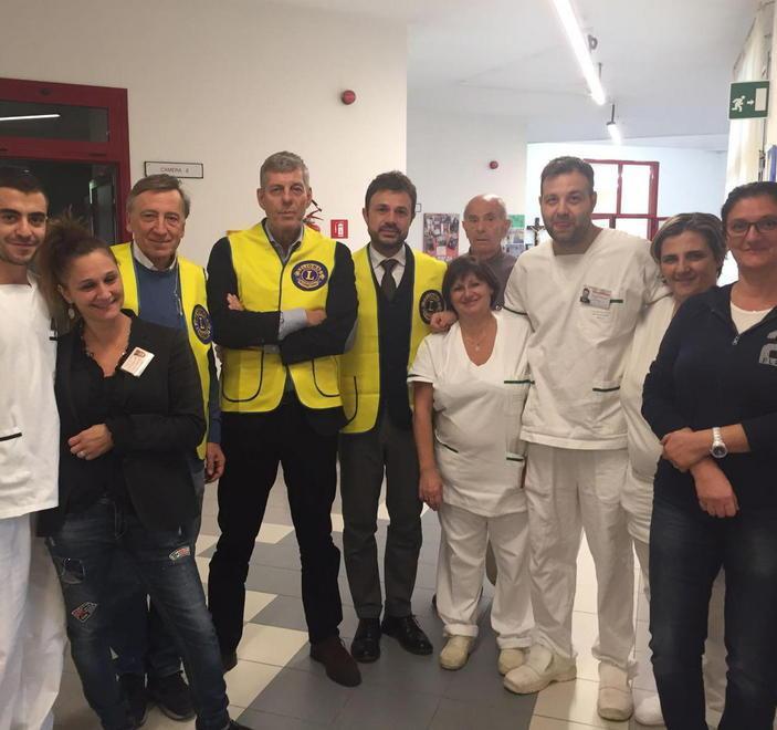 Dono del Lions club per gli anziani 