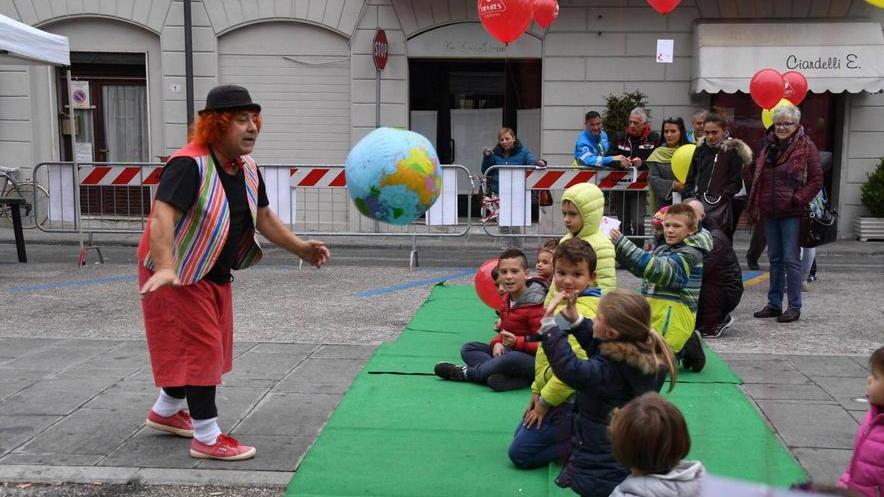 San Faustino, lanciati i palloncini dei bimbi Oggi apre l’Expo