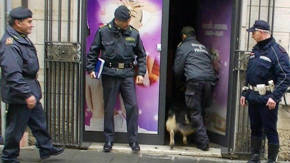 Nei guai per il centro massaggi a luci rosse