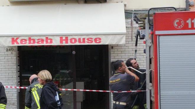 Paura in un palazzo di via Mazzini Un incendio per un mozzicone di sigaretta