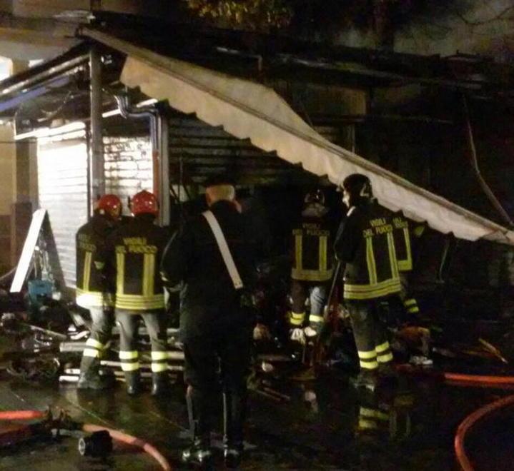 Fiamme al mercato con lo spettro del dolo 