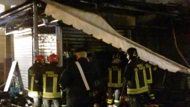 Fiamme al mercato con lo spettro del dolo