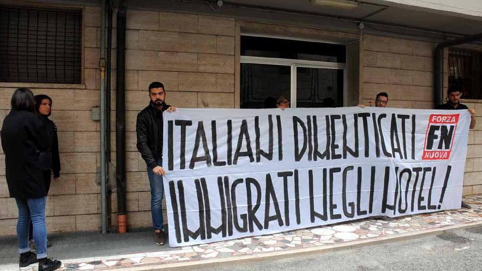 Famiglia sotto sfratto, Forza Nuova la difende 