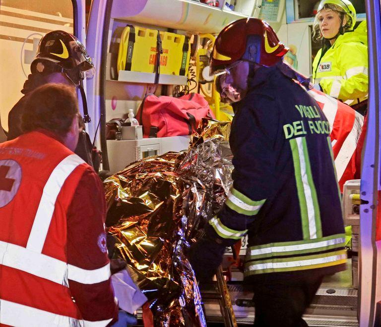 Sbanda e va fuori strada ferita grave una 38enne 