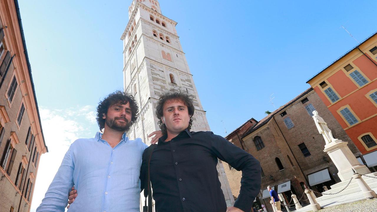 Da destra: il regista Alessandro Tambutini con lo sceneggiatore Ciro Zecca