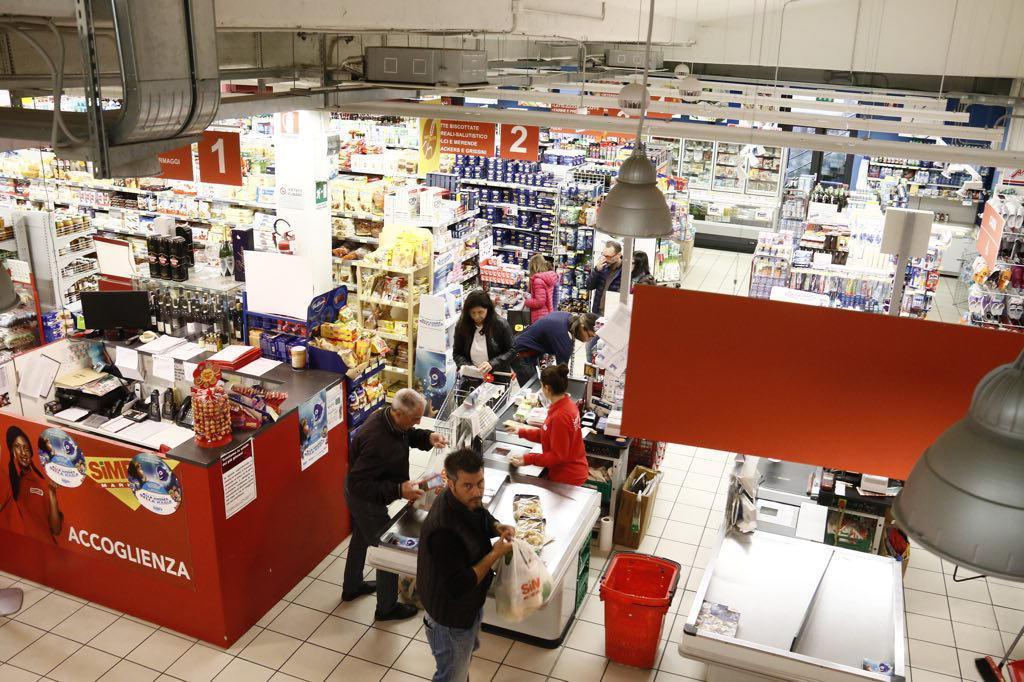 L'interno del Simply in via Marradi 
