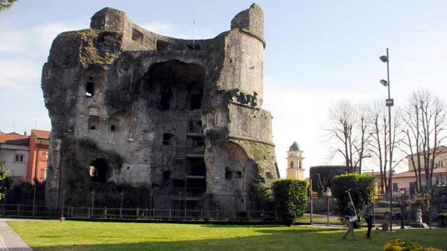 Raffica di eventi cancellati: esplode la rabbia di Avenza