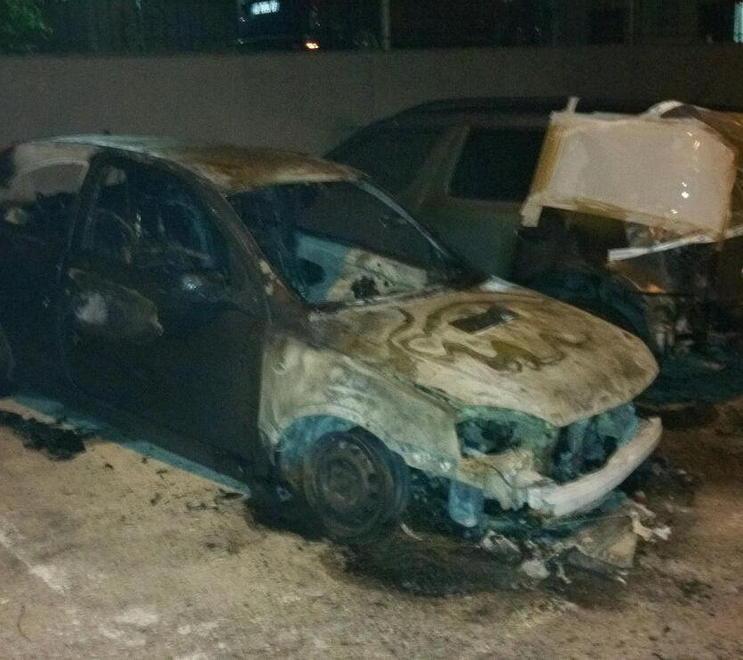 L'auto che ha preso fuoco ad Istia 