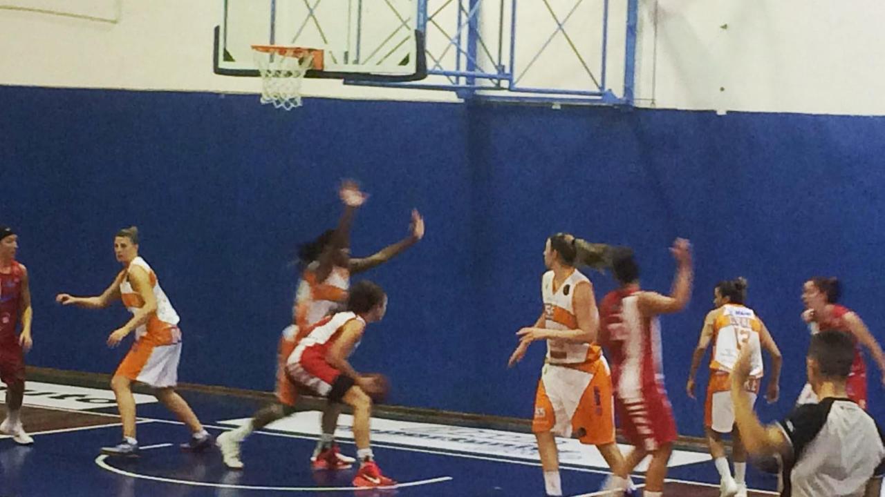 Un'azione di gioco del match tra Dike e Gesam