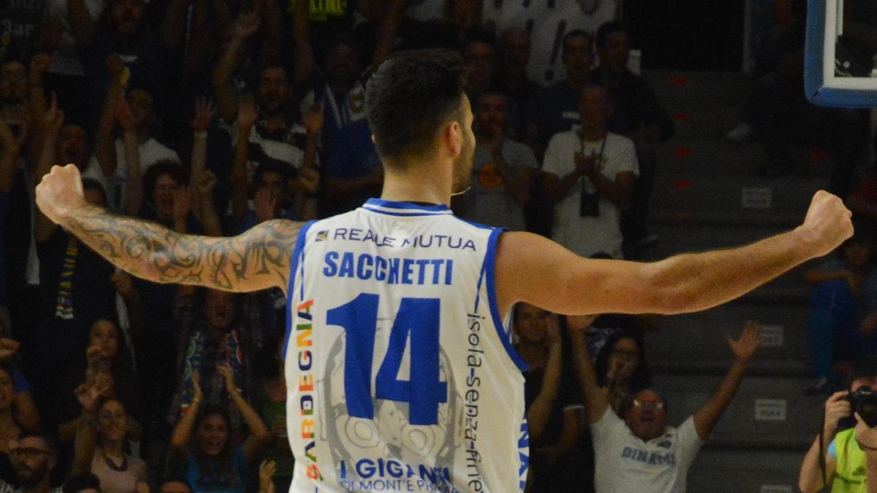Spettacolo Dinamo, travolta Brescia