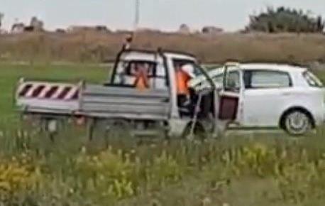 Spazza dal furgone, rischia il licenziamento 