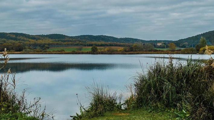 Volontari, fatevi subito avanti per pulire il Lago dell’Accesa