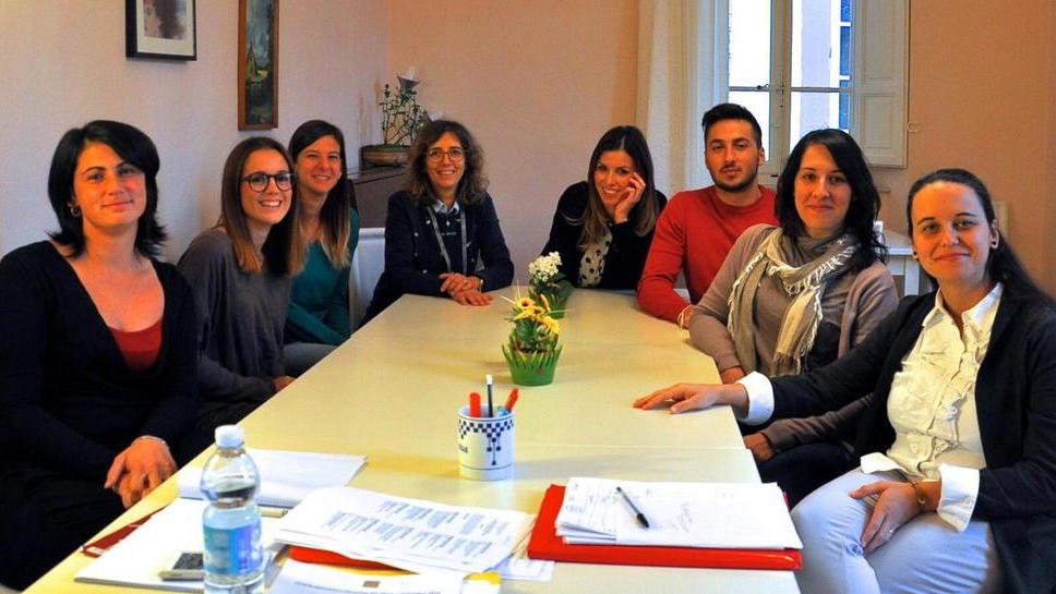 Un gruppo di giovani volontari per la Fondazione Casa Lucca