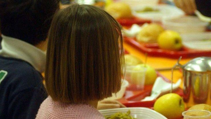 Bambini divisi a mensa I genitori vanno all’attacco
