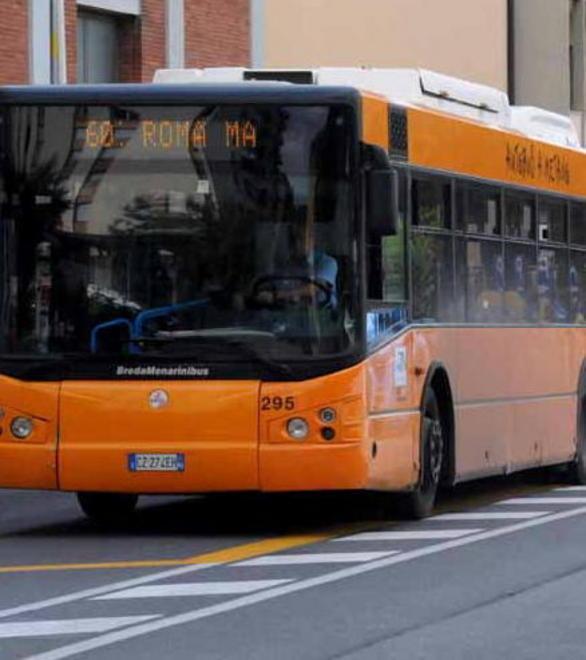 Bus in balìa di 4 stranieri L’autista chiede aiuto