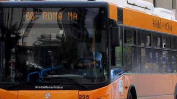 Bus in balìa di 4 stranieri L’autista chiede aiuto