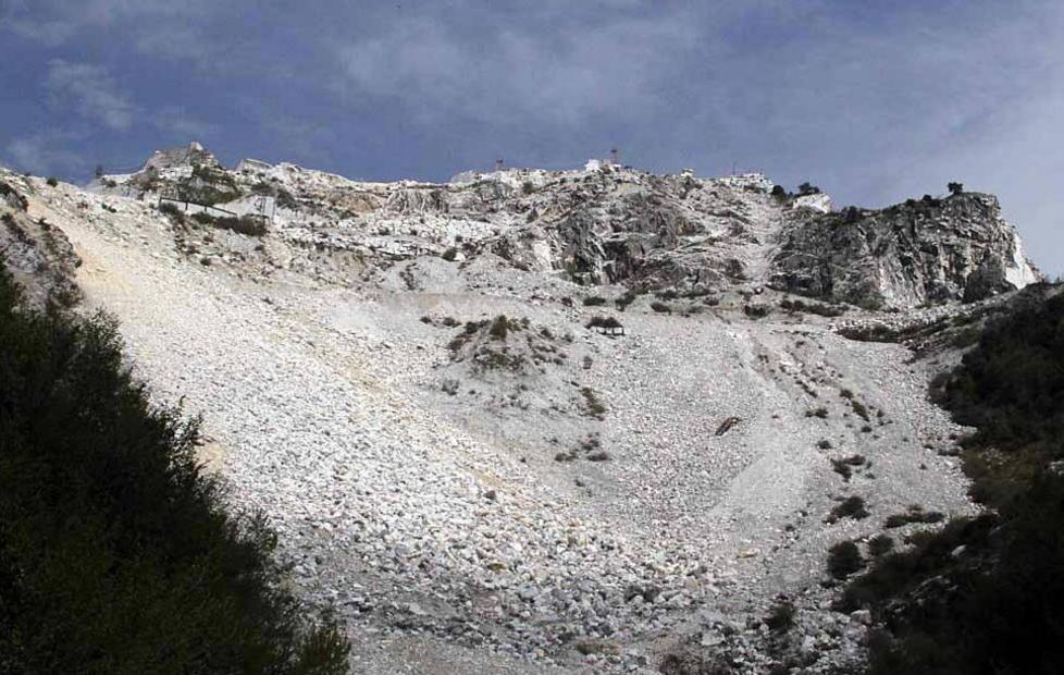 Via i ravaneti e pulizia costante delle cave 