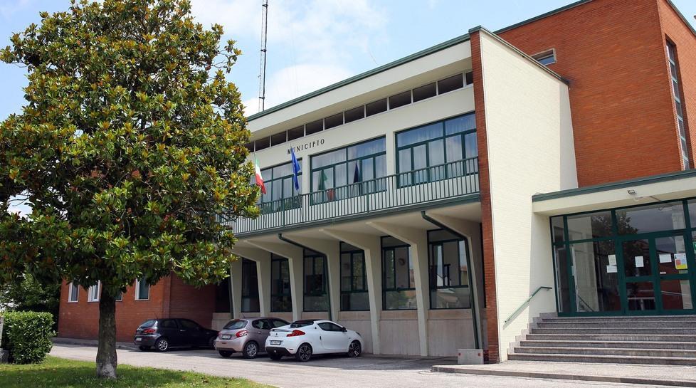 Da inizio ottobre il municipio resta chiuso di sabato 