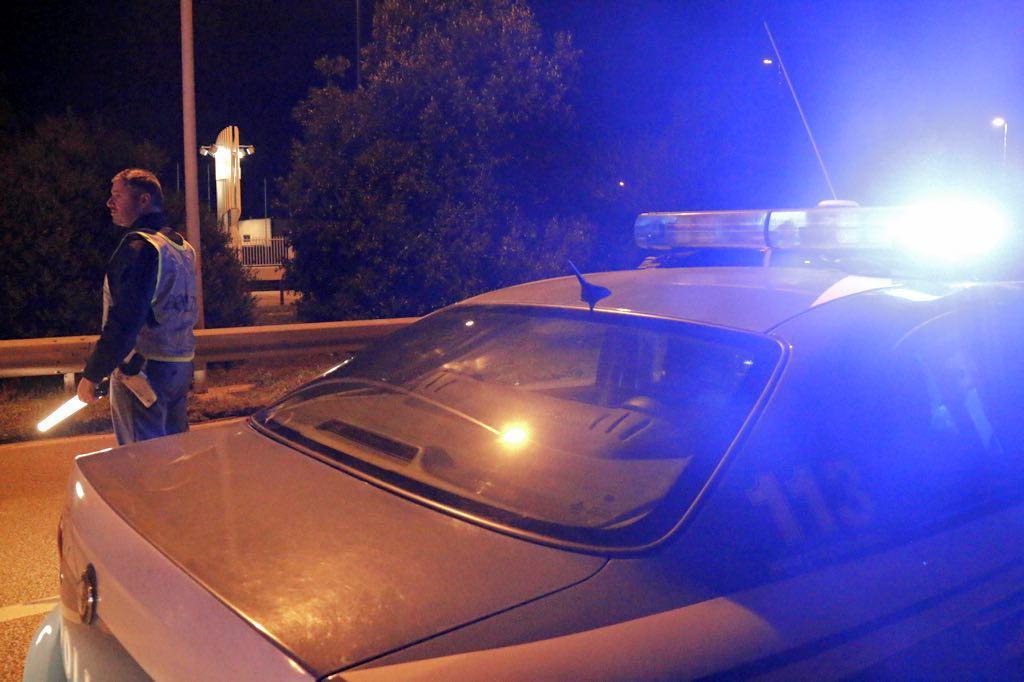 Volanti della polizia in via Firenze (foto d'archivio)