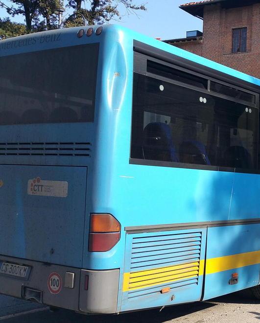 Bus guasto, gli studenti a piedi 