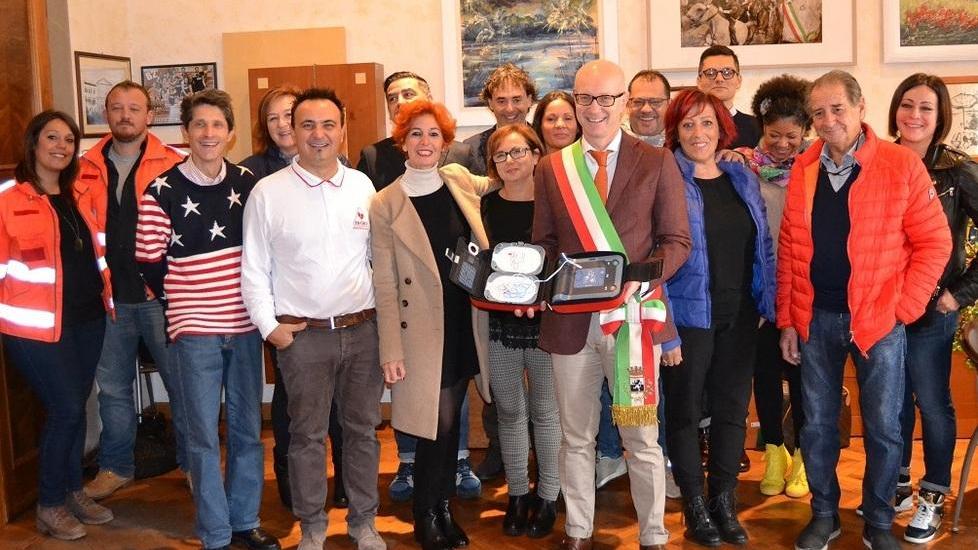 Un defibrillatore grazie al Cispia party