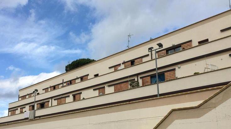 L’esposto: vive in Marocco ma ha una casa popolare