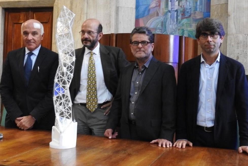 La stele genera energia fa luce e dà messaggi