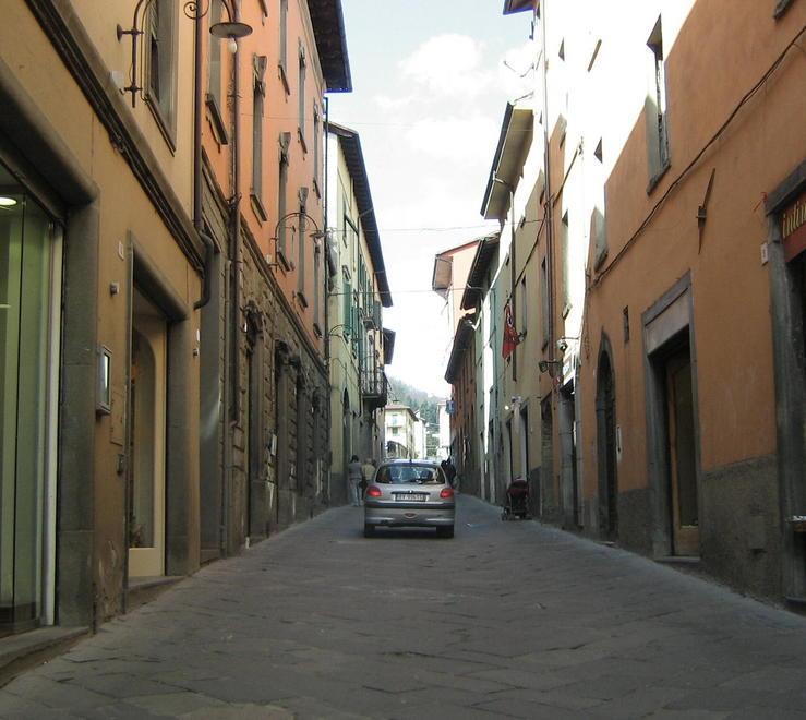 Niente auto in via Garibaldi e via i camion dal centro 