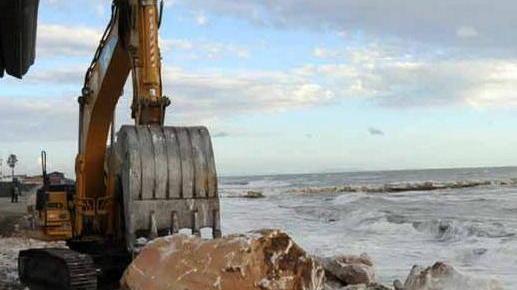 No agli scogli in mare «Non servono a fermare l’erosione»