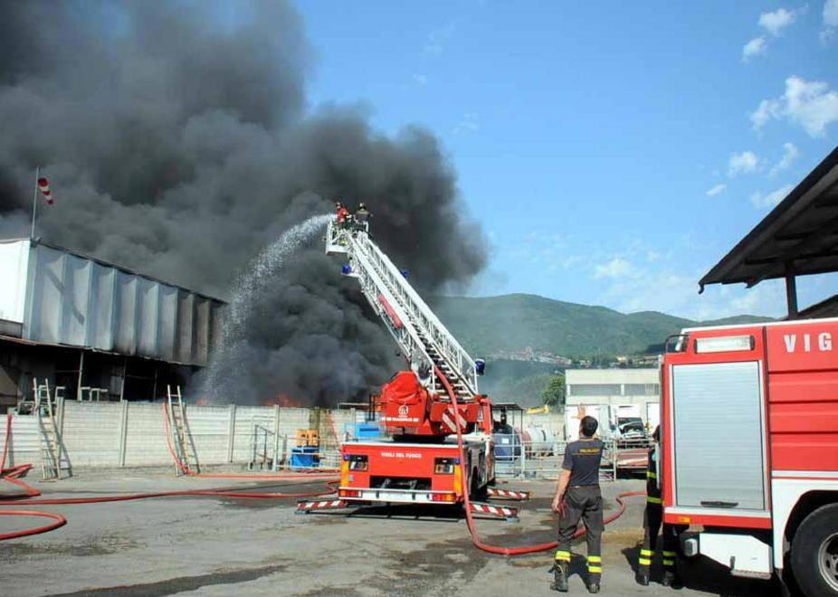 Stop dei vigili del fuoco ai lavori alla ditta Costa 