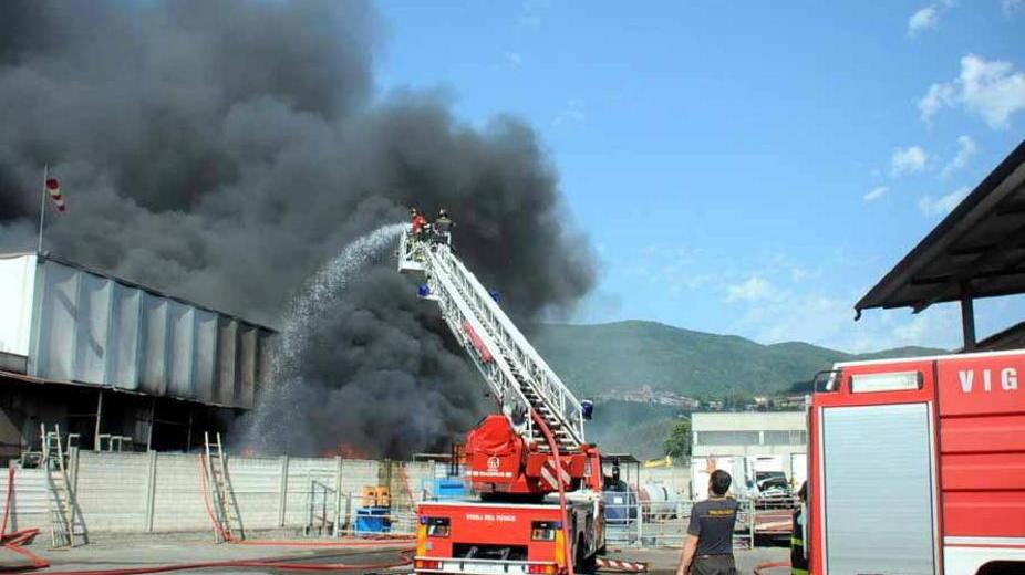 Stop dei vigili del fuoco ai lavori alla ditta Costa