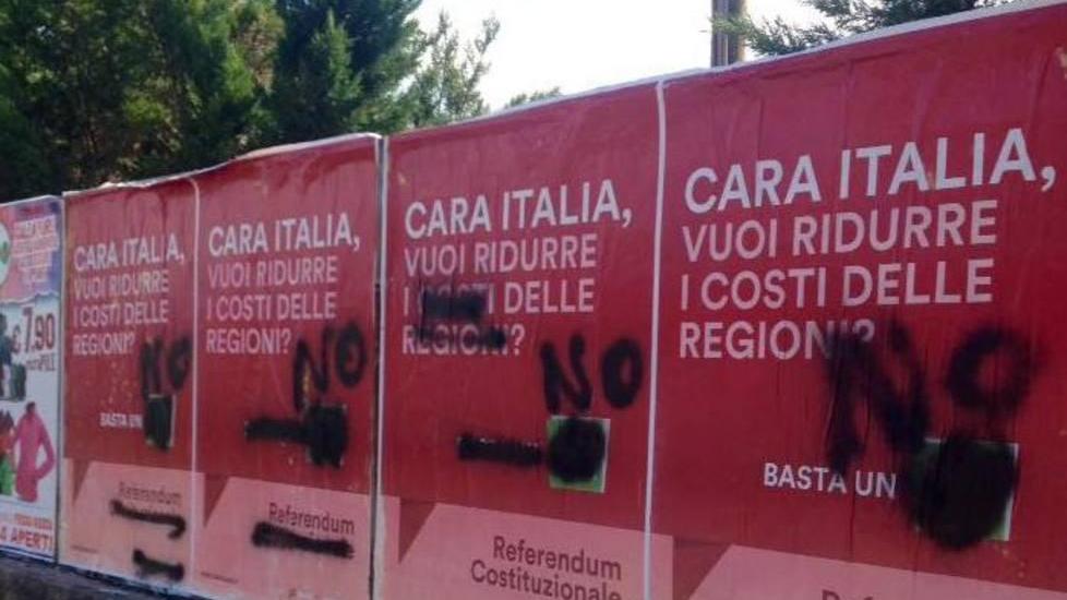 Imbrattati i manifesti del “Sì”