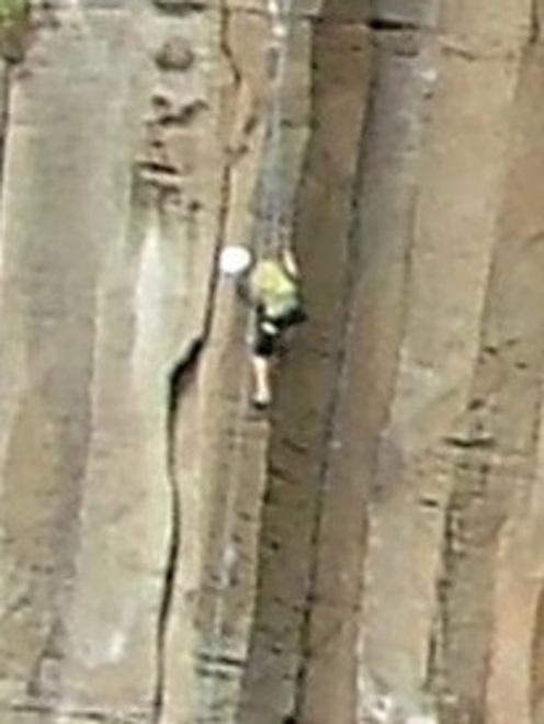 Free climber precipita da 6 metri 