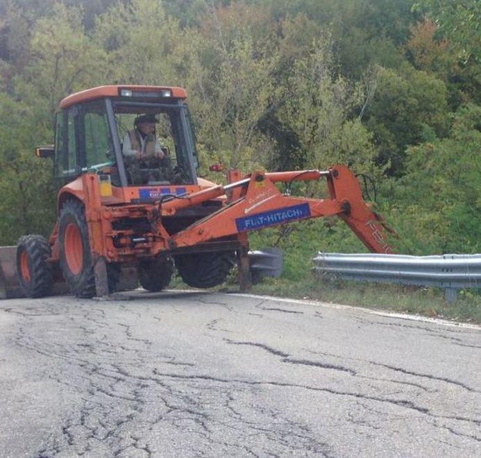 Boccassuolo rischia l’isolamento per frana