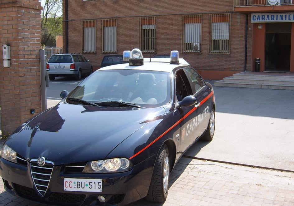 Figlia minaccia la mamma con un coltello: denunciata
