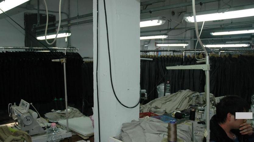 Laboratori tessili irregolari, tre denunce