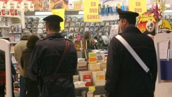 Rubava solo lamette da barba denunciato un ladro seriale