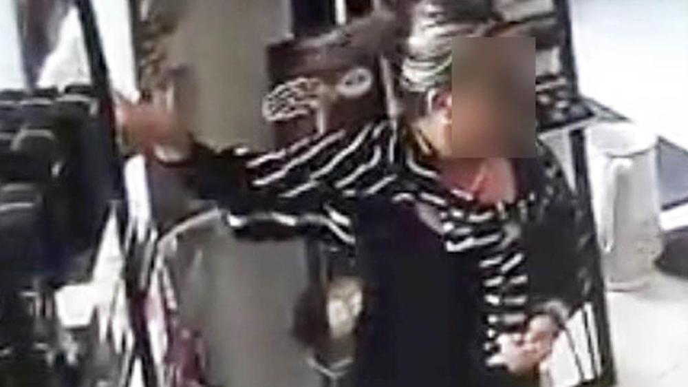 Ladra di cosmetici scoperta grazie al video messo su Fb