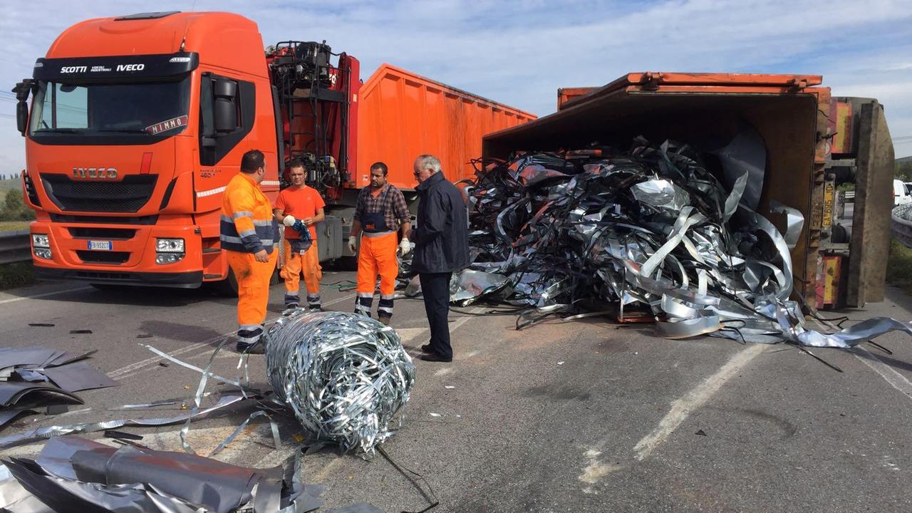 L'incidente sulla 429 a Certaldo (foto agenzia Carlo Sestini)